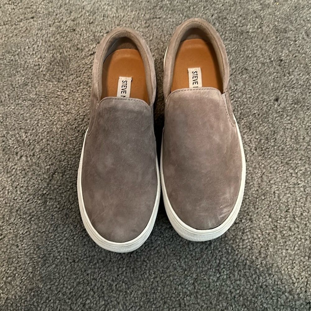 Steve Madden Gills sneaker.